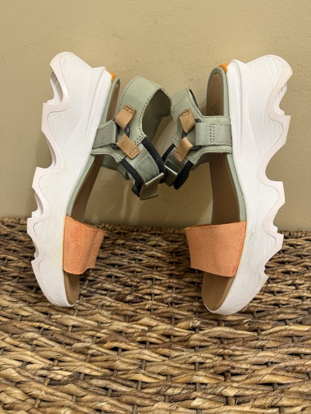 SOREL Kinetic Impact Y Strap High sandals Women's Shoes Green And Orange Sz 8